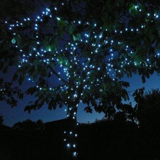 Instalatie de leduri cu incarcare solaraSolar Twist Lights